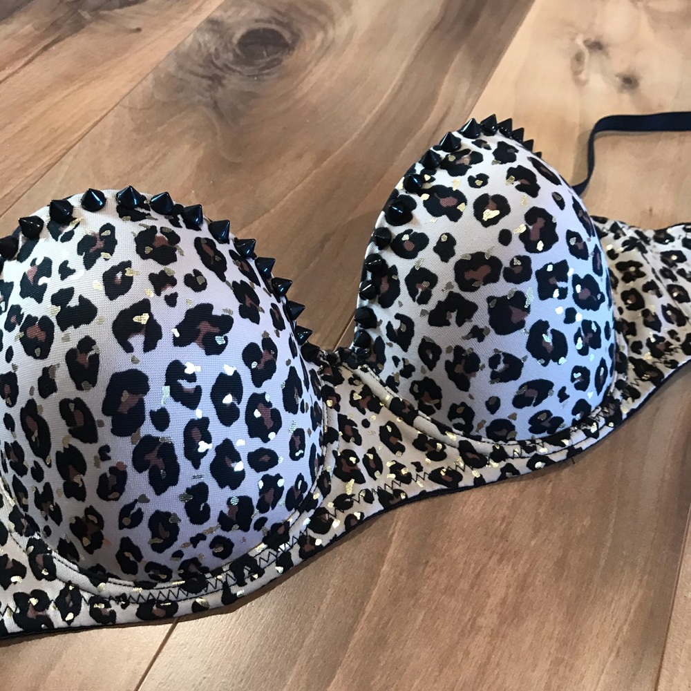 NWOT Studded leopard bra 34C